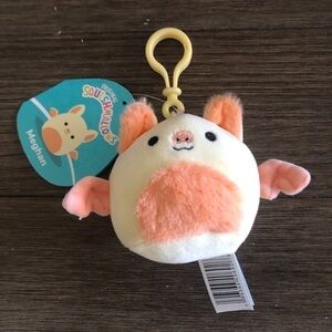 Squishmallows bag clip: Meghan the peach bat 3”